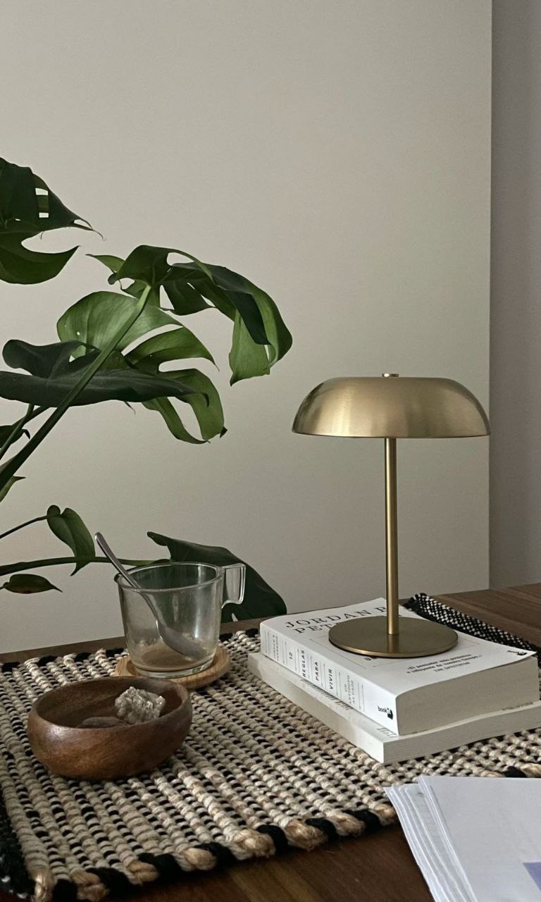 Abajur de Mesa Cogumelo em Metal Industrial - Luminária LED Sem Fio e Recarregável