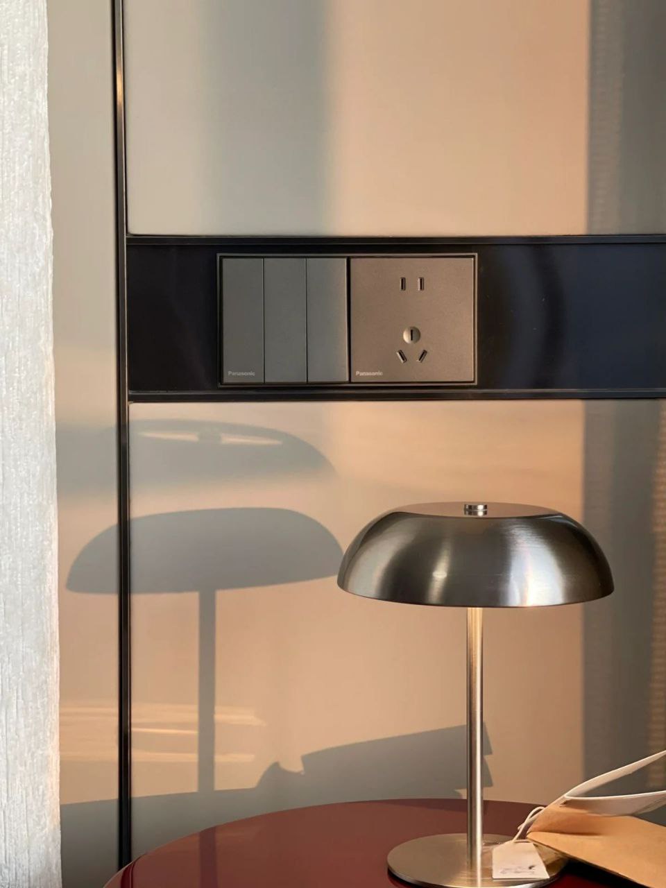 Abajur de Mesa Cogumelo em Metal Industrial - Luminária LED Sem Fio e Recarregável